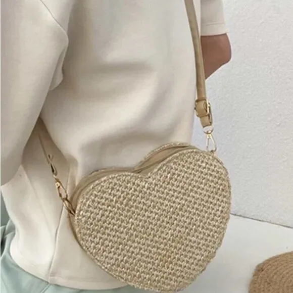 Straw Heart Cream Crossbody Shoulder Bag - Picture 3 of 6